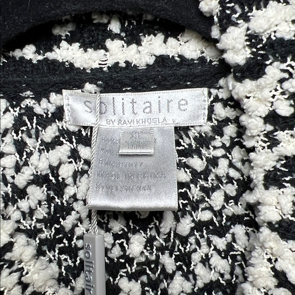 Solitaire by Ravi Khosla Size XL Black White Women’s Knit Shawl Cape Poncho - Picture 3 of 5